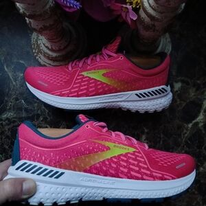 Brooks Adrenaline 21 Comfort/Athletic Medical Field Shoes Size 8.5 for Women